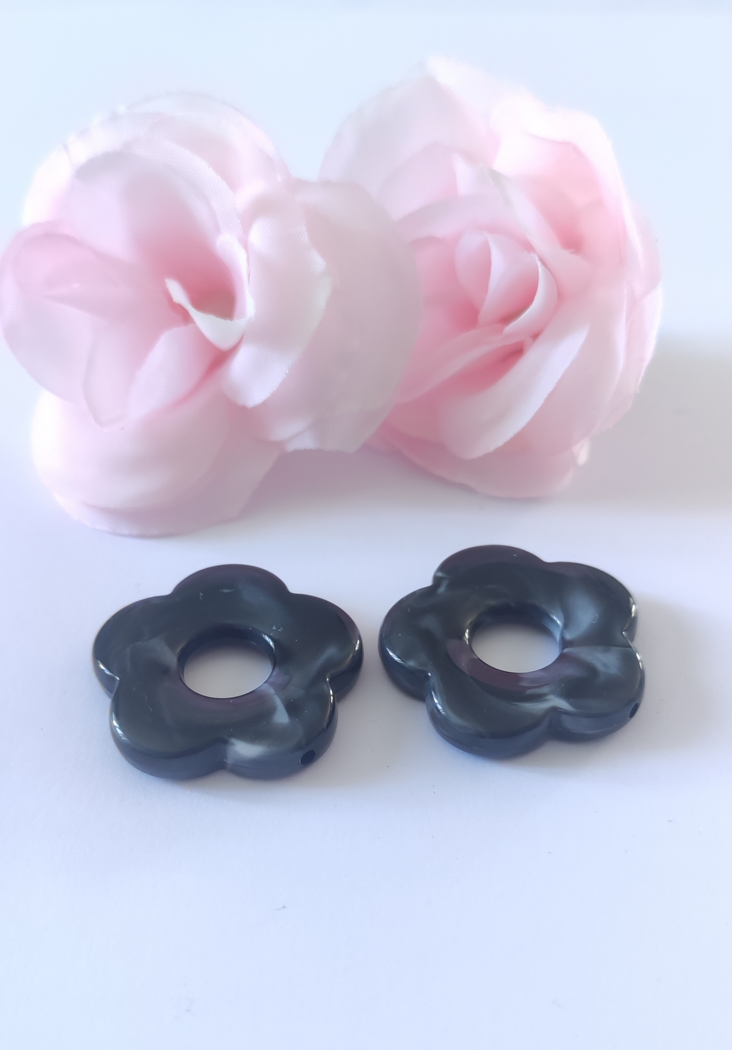 Lot de 2 Perles de fleurs noires