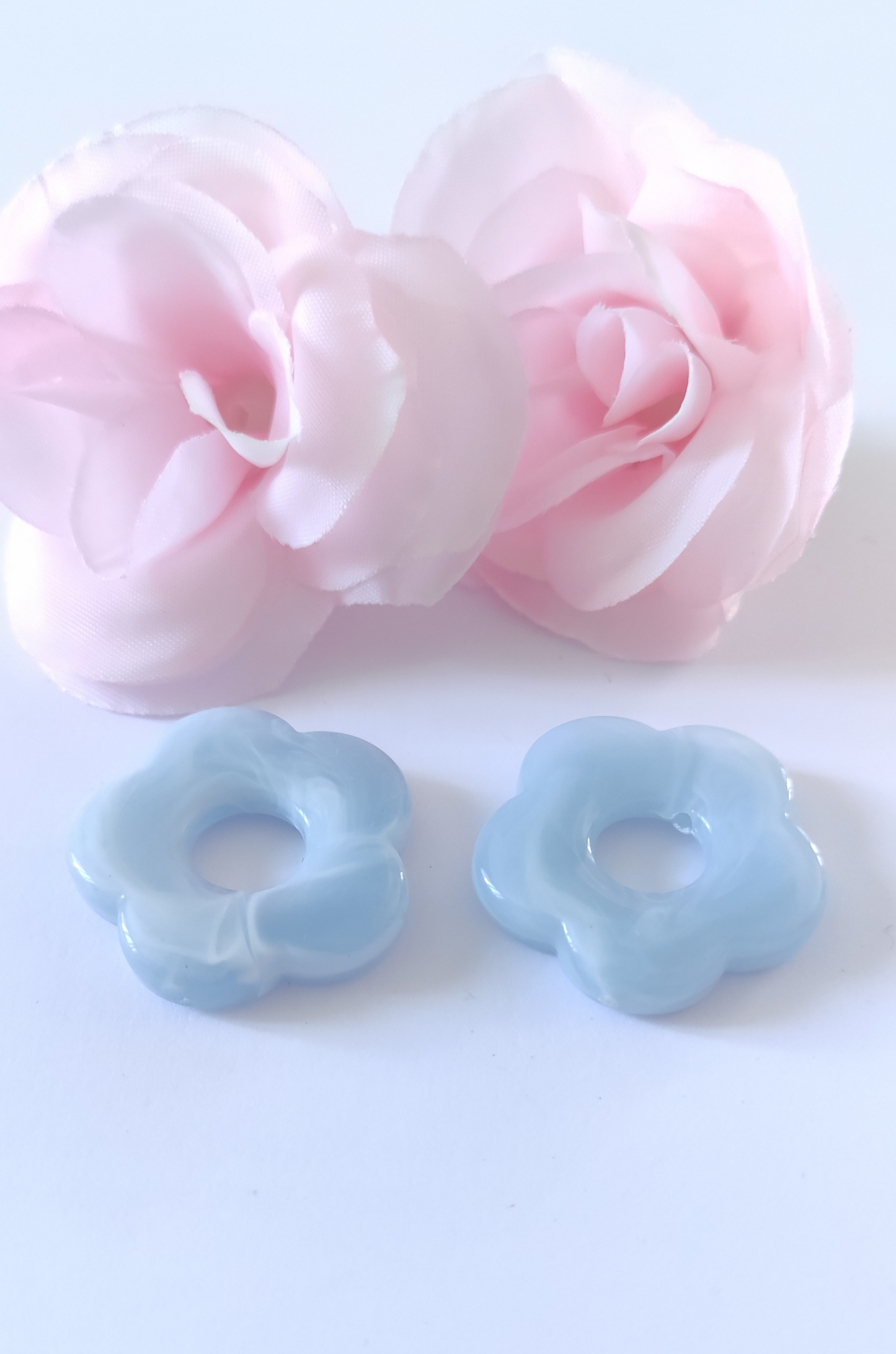 Lot de 2 Perles de fleurs bleu ciel