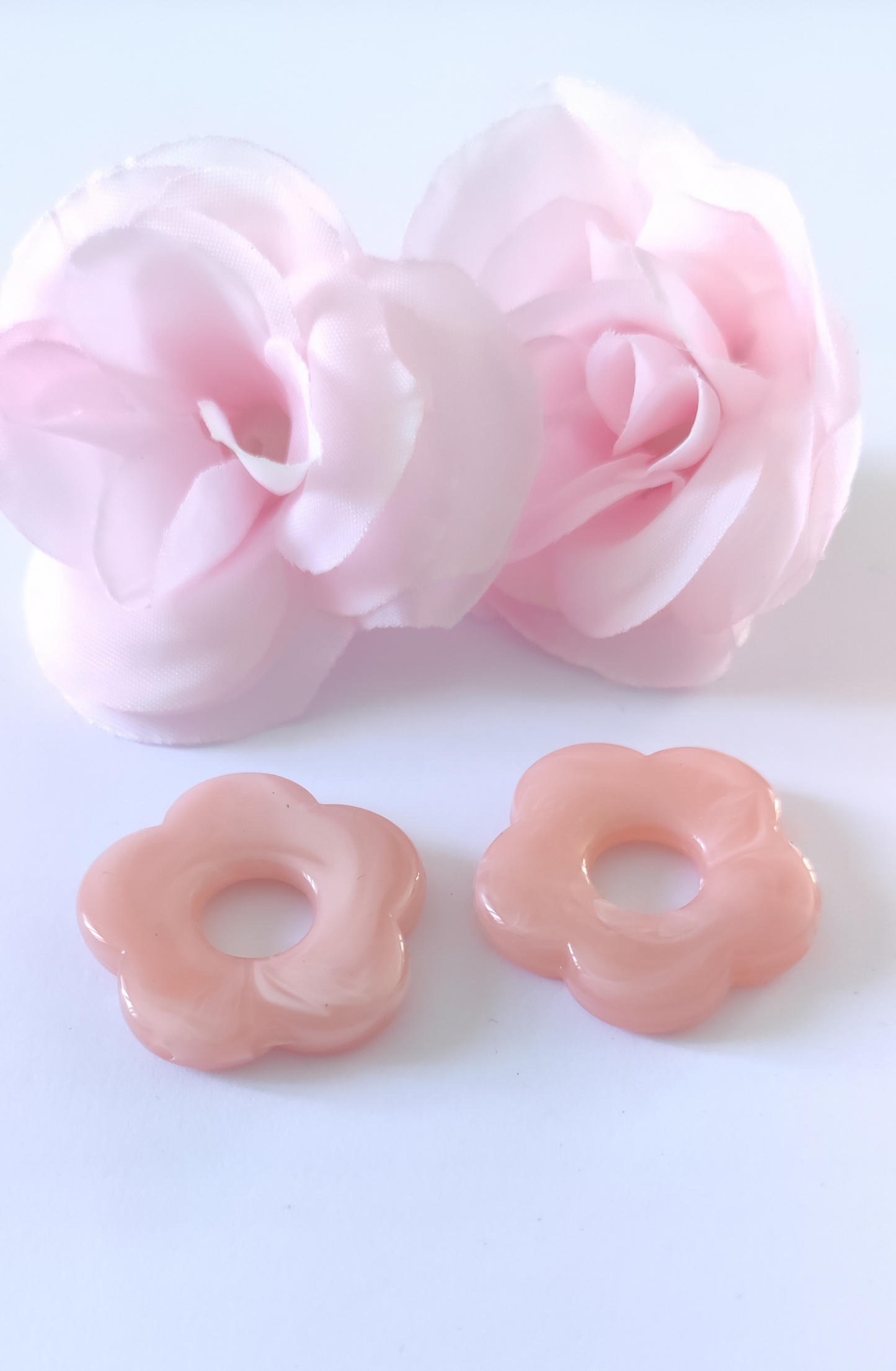 Lot de 2 Perles de fleurs rose saumon