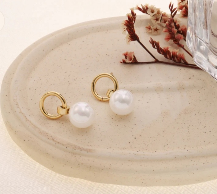 Boucles d'Oreilles Dorées Perles Blanches Pendantes - Rêve de Rose