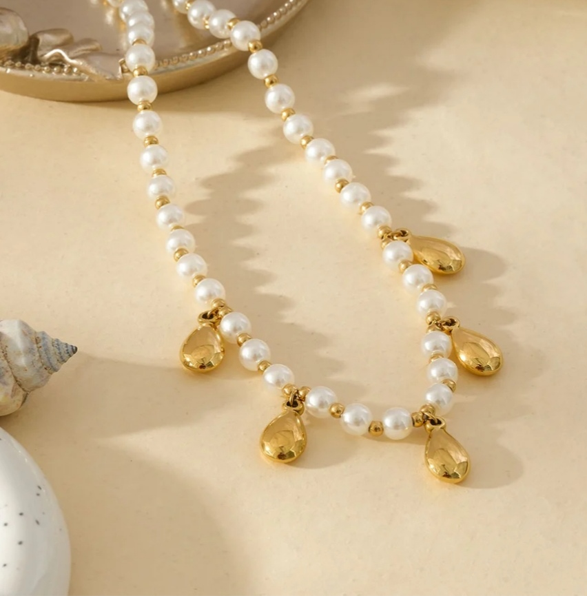 Collier Doré Perles Blanches et Gouttes Dorées - Rêve de Rose