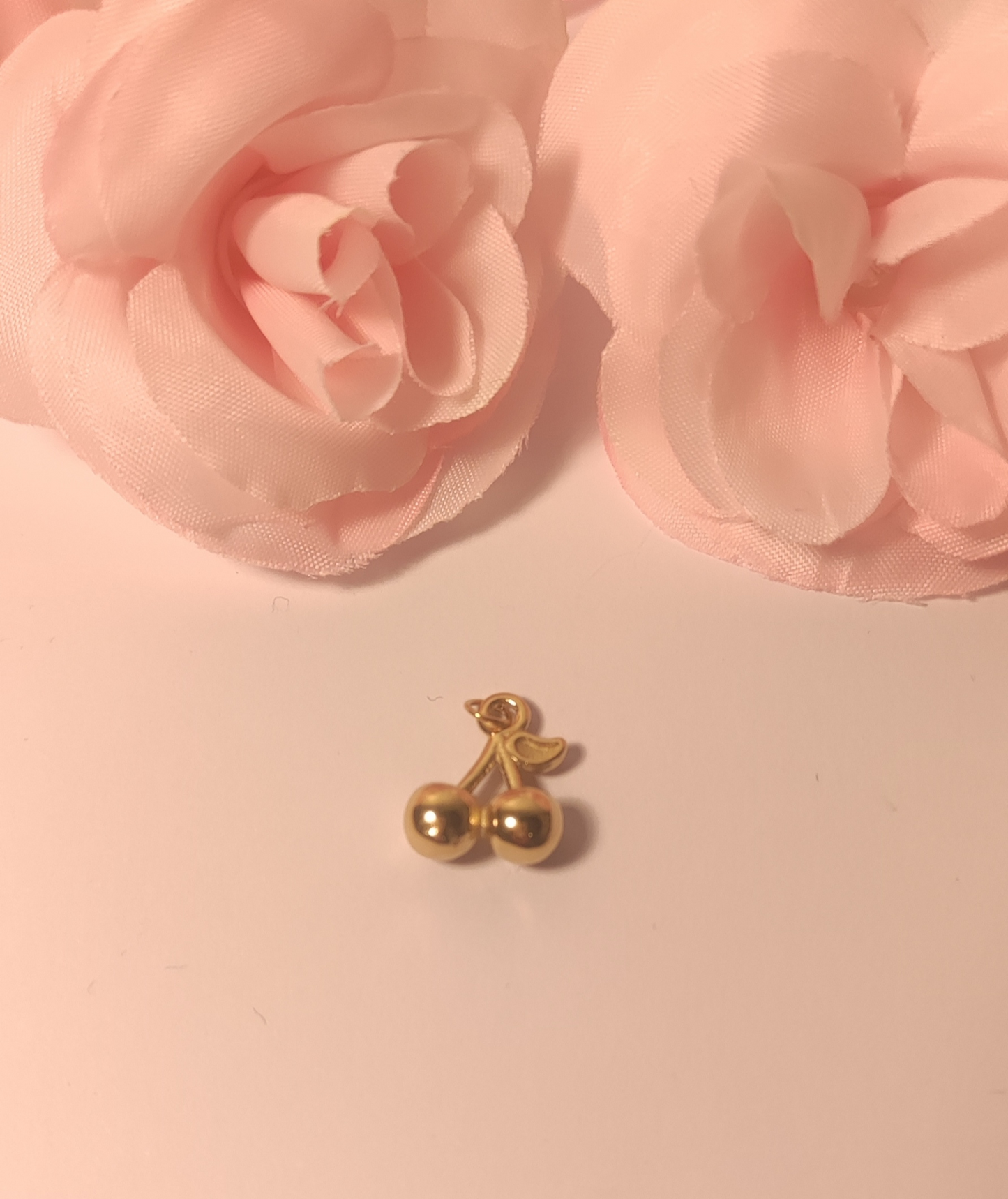 Charms cerises dorées