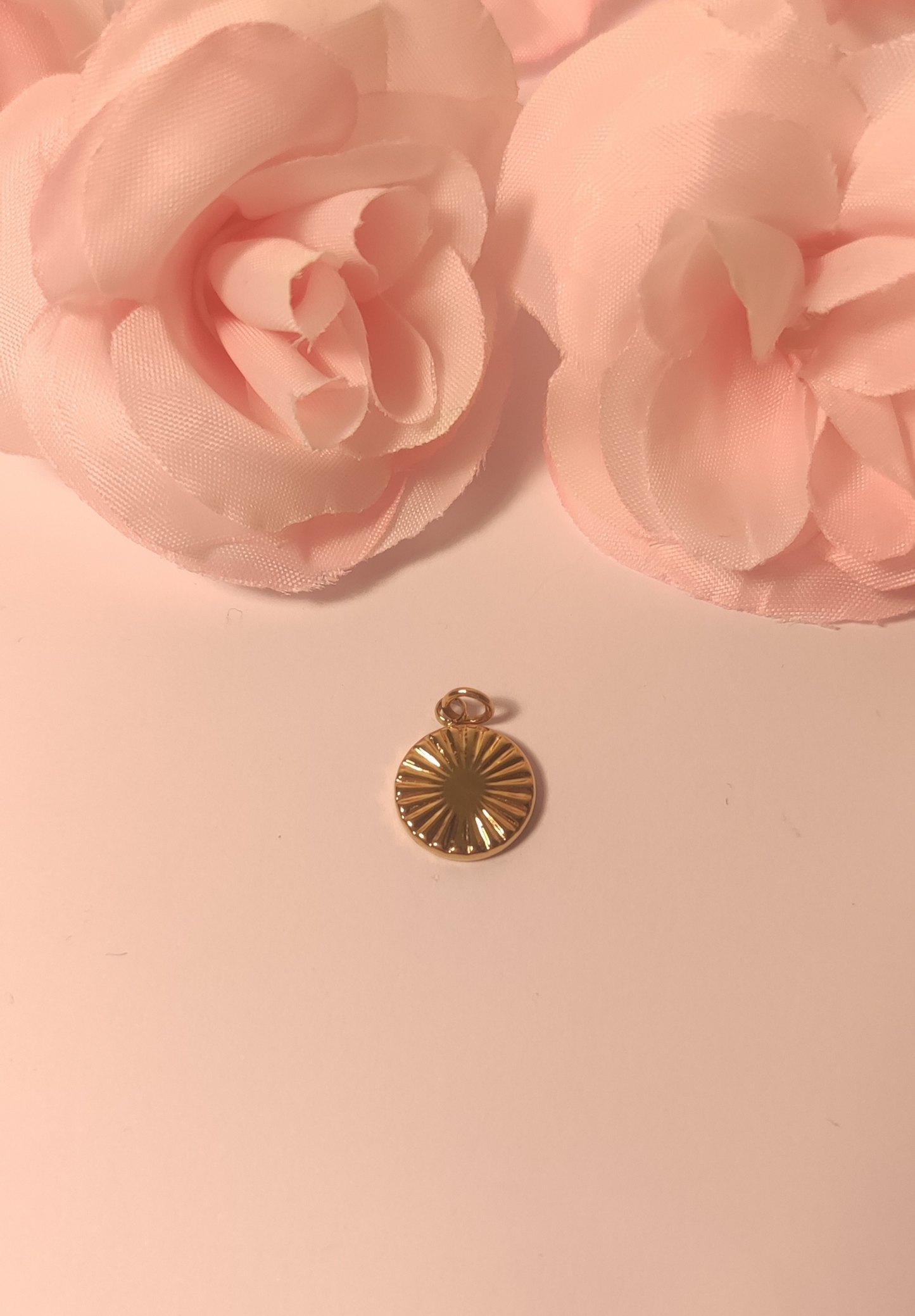 Charms petit médaillon