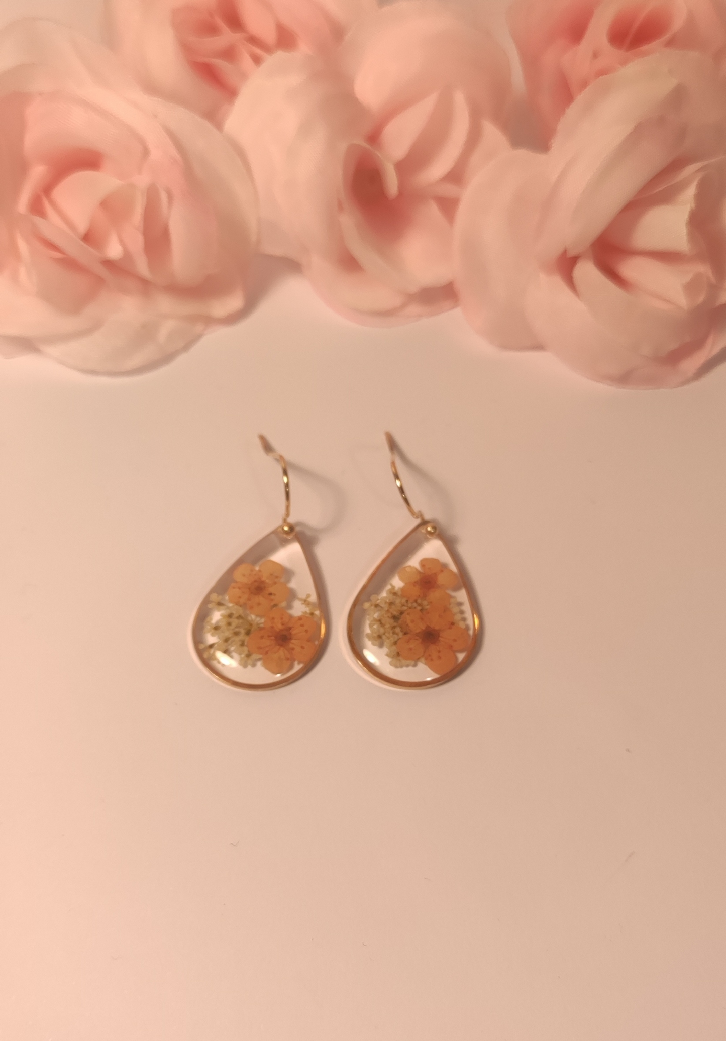Boucles d'Oreilles Gouttes Dorées Fleurs Séchées Orange - Rêve de Rose
