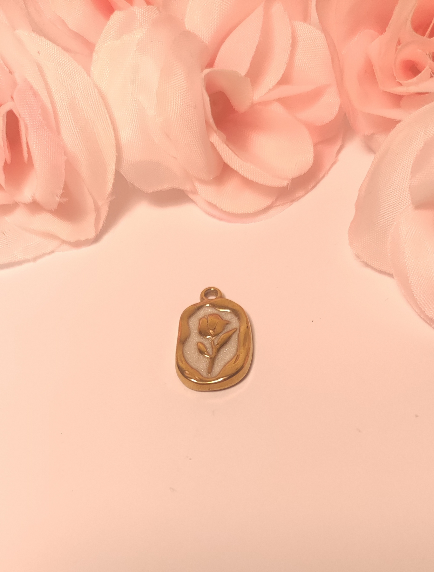 Charms vintage blanc avec sa rose