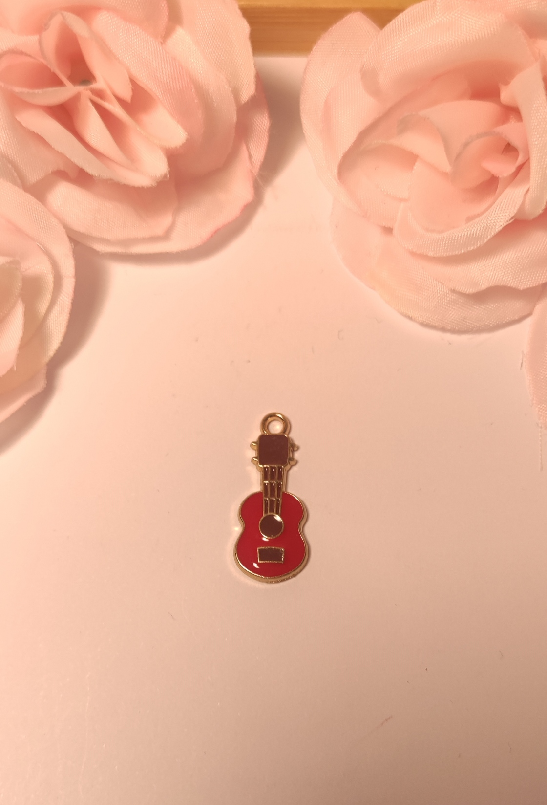 Charms guitare rouge
