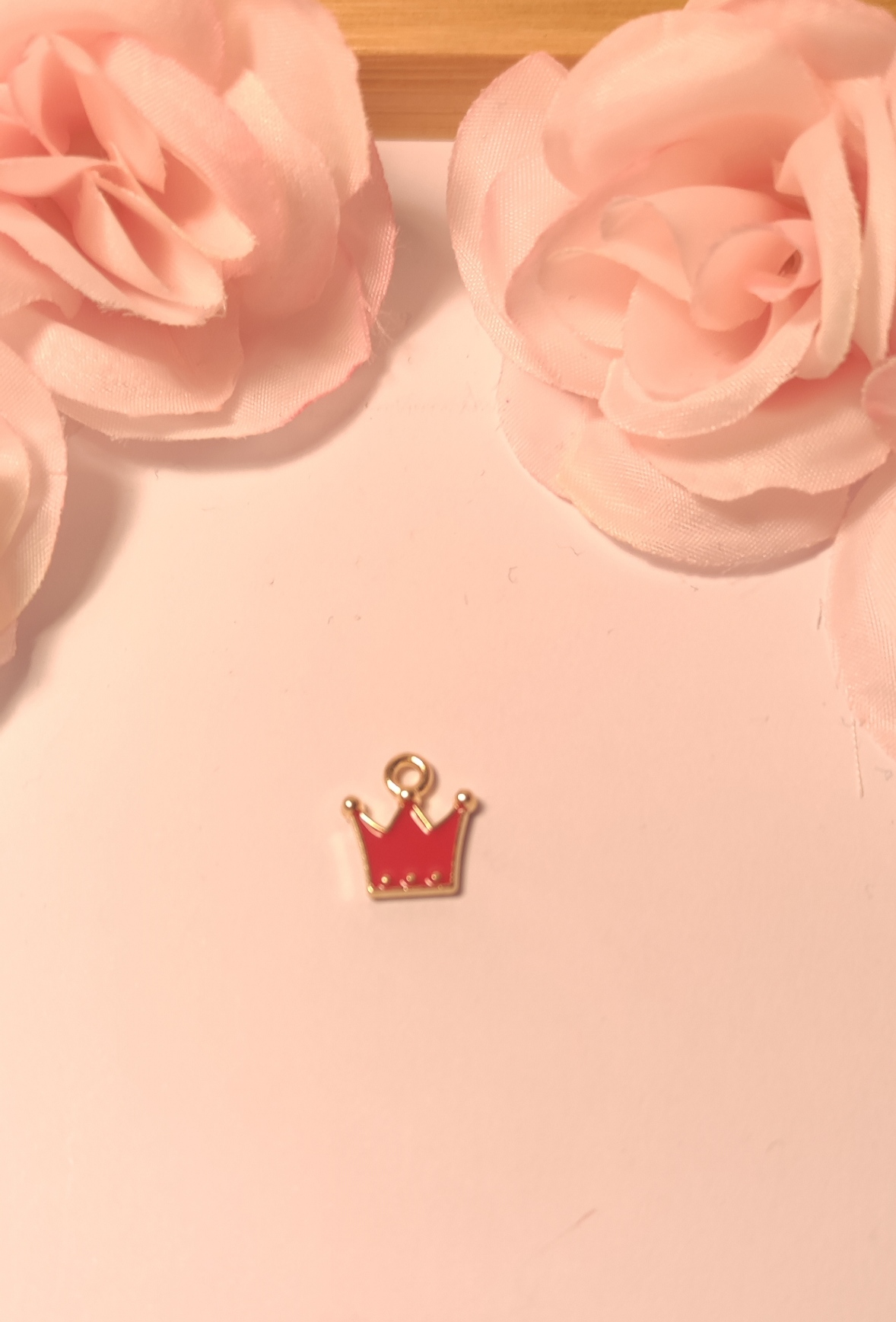 Charms couronne rouge