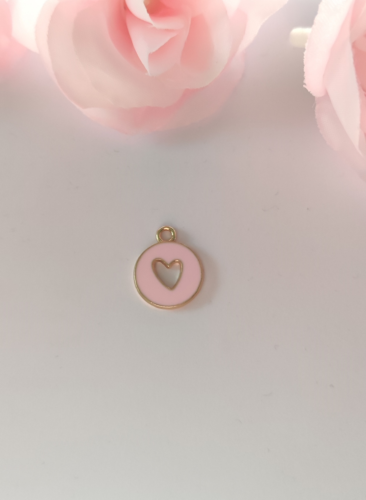 Charms rond cœur rose pastel