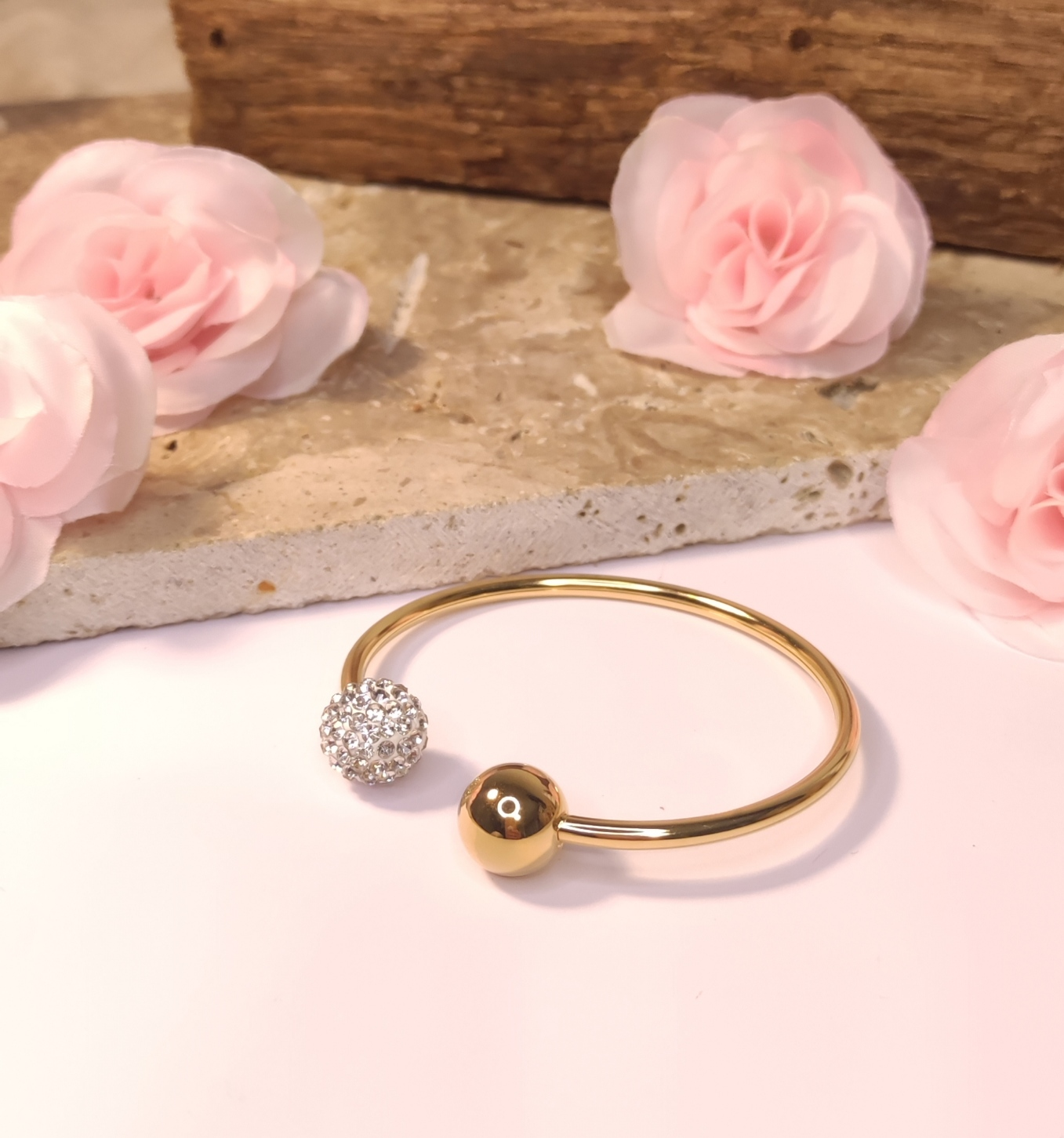 Bracelet Jonc Acier Inoxydable Doré Boules Extrémités Pierres Scintillantes - Rêve de Rose