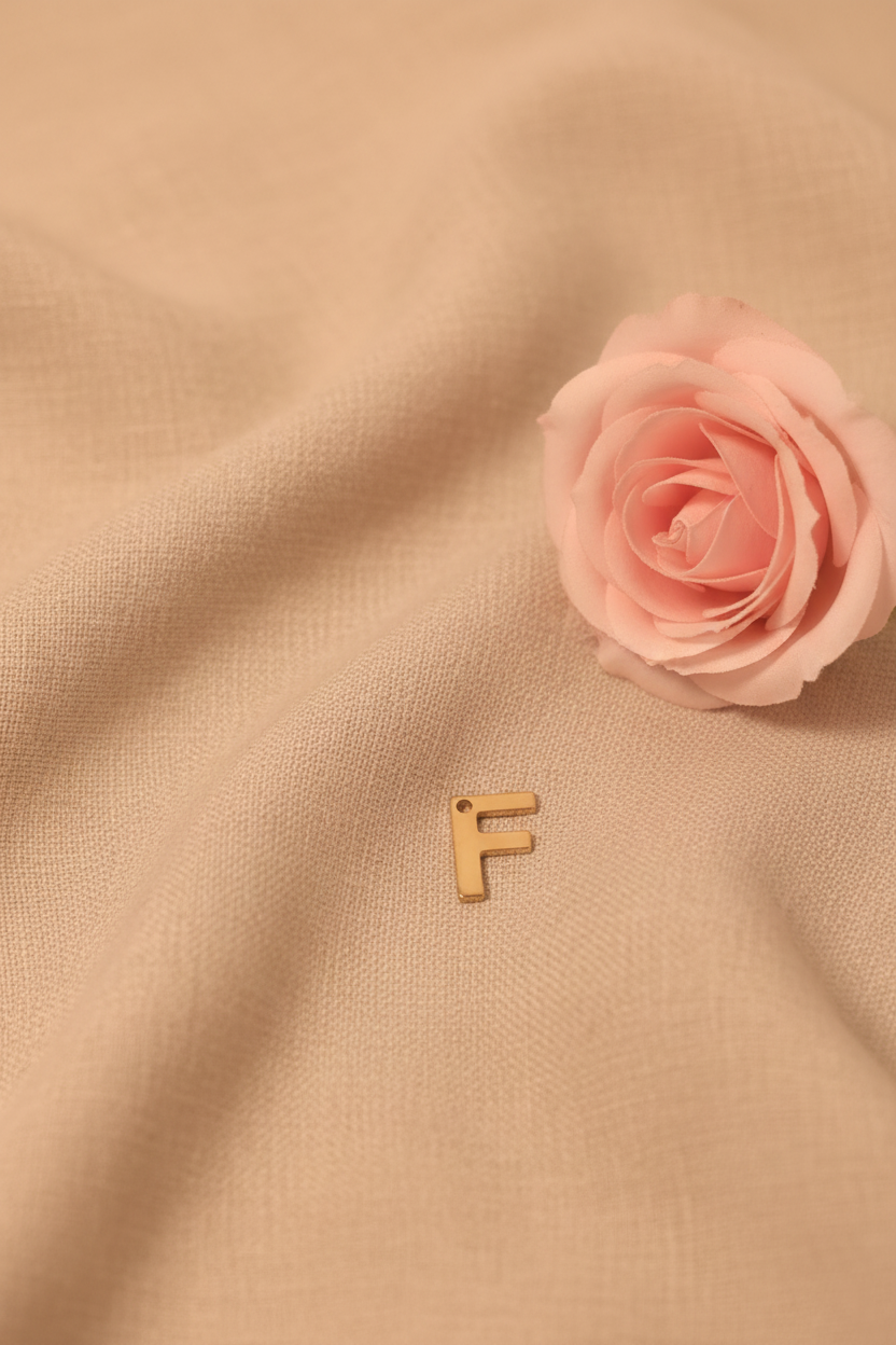 Charms lettre dorée F