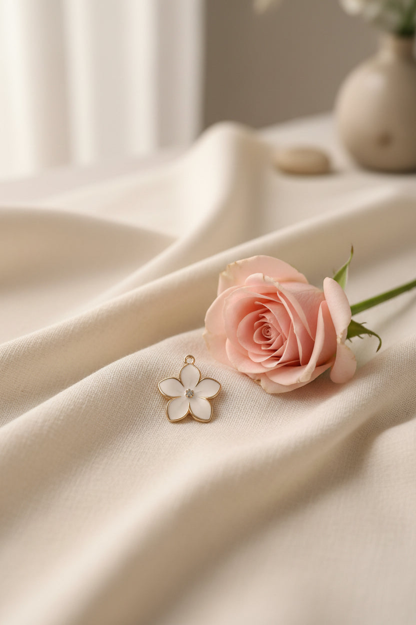 Charm Fleur Blanche 2cm - Rêve de Rose
