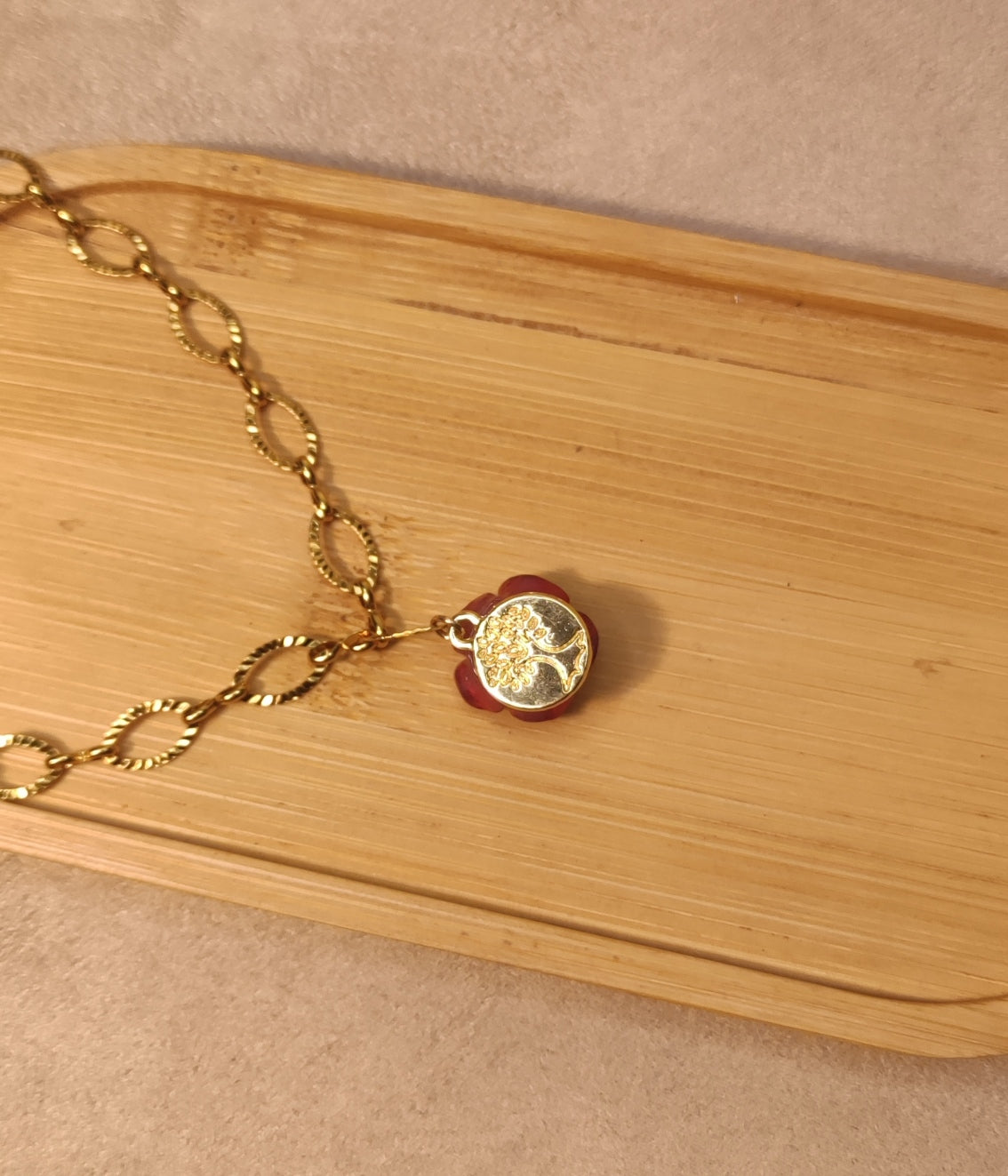 Collier Acier Inoxydable Doré avec Charm Rose Rouge et Arbre de Vie - Rêve de Rose