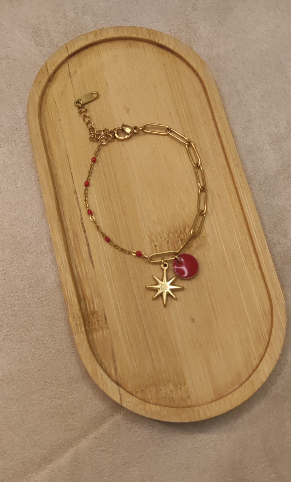 Bracelet Maillons Mixtes Perles Rouges Étoile et Pièce Dorée - Rêve de Rose