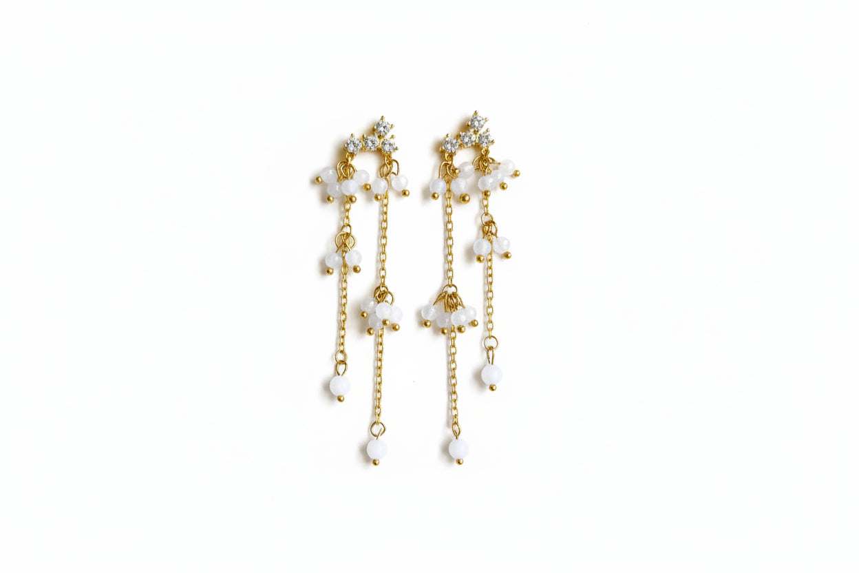 Boucles d'oreilles pendantes dorées avec strass pierres et chaînes fines - Rêve de Rose