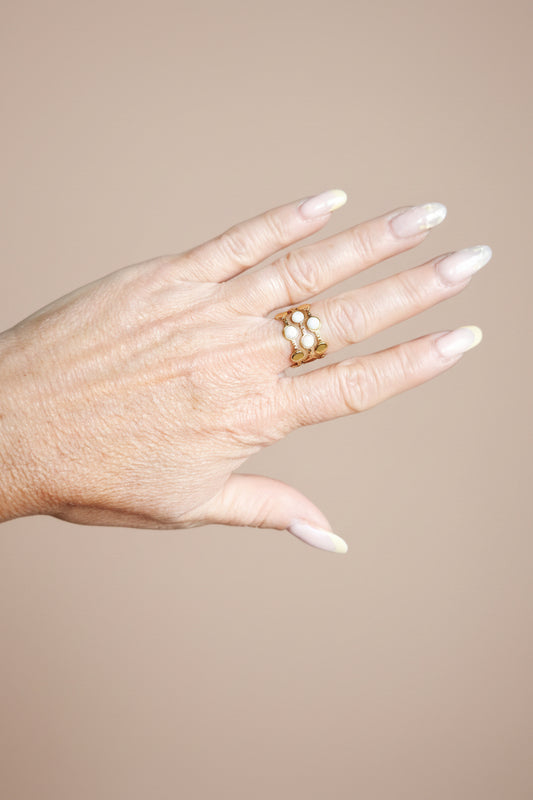 Bague Luna acier doré & pierres naturelles blanches – design dentelle métallique ajustable sans nickel Rêve de Rose