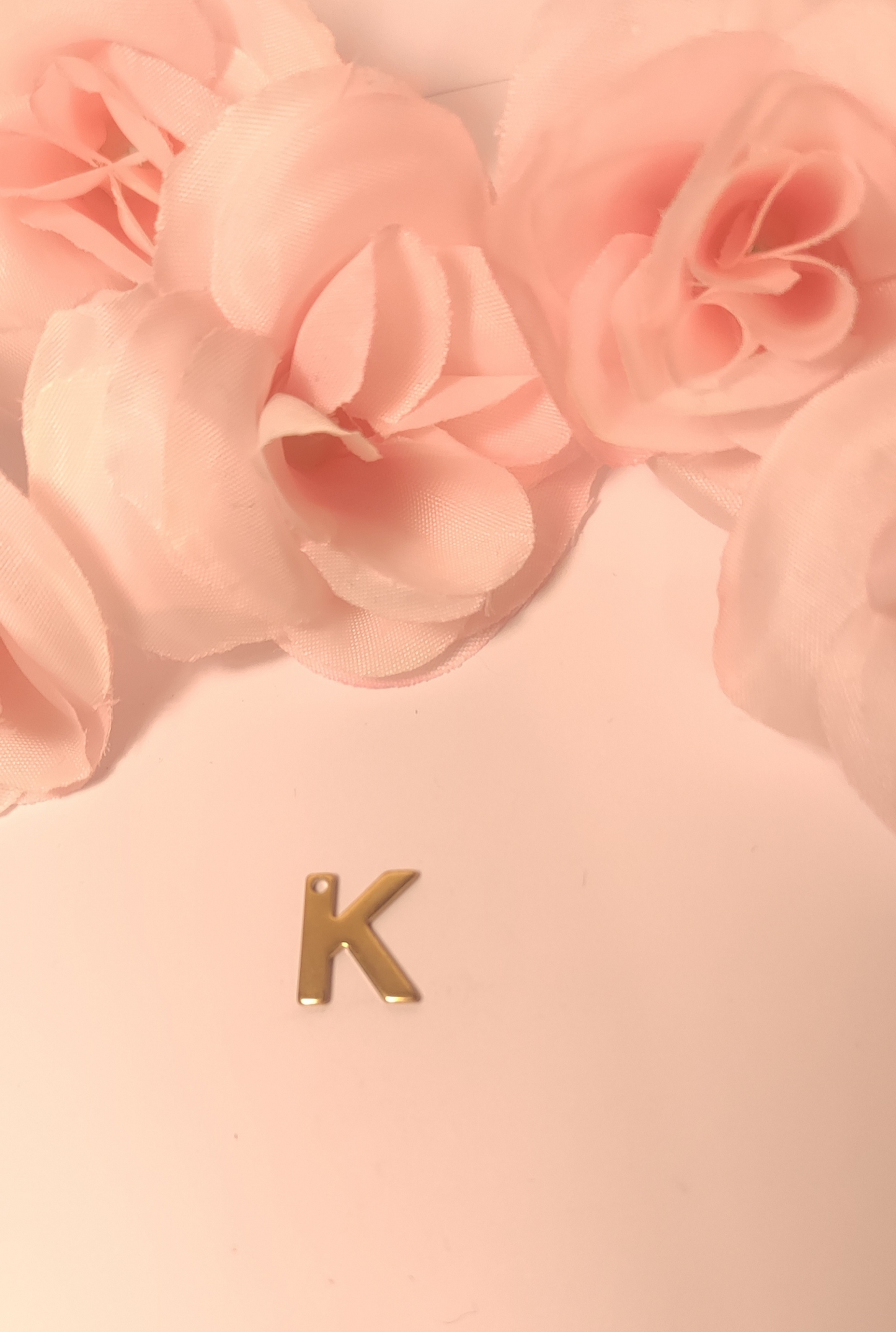 Charms lettre dorée K