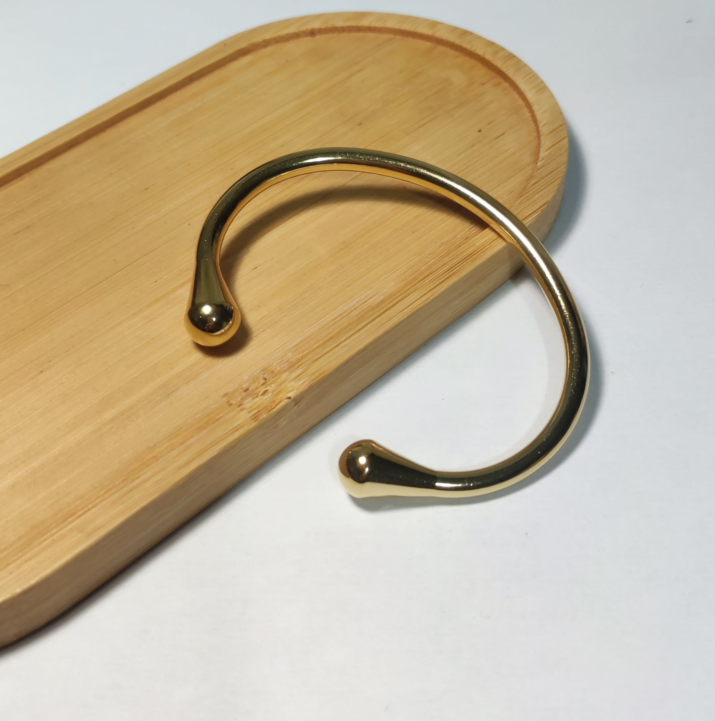 Jonc Doré Minimaliste et Élégant - Rêve de Rose