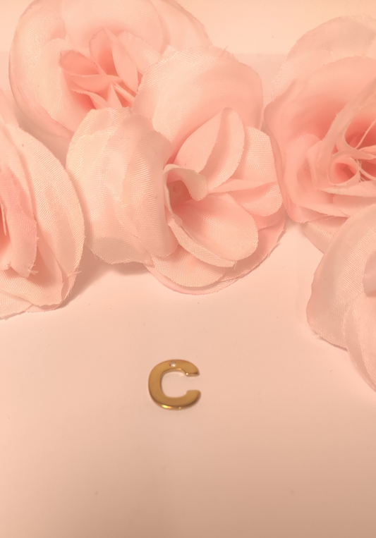 charms lettre dorée C