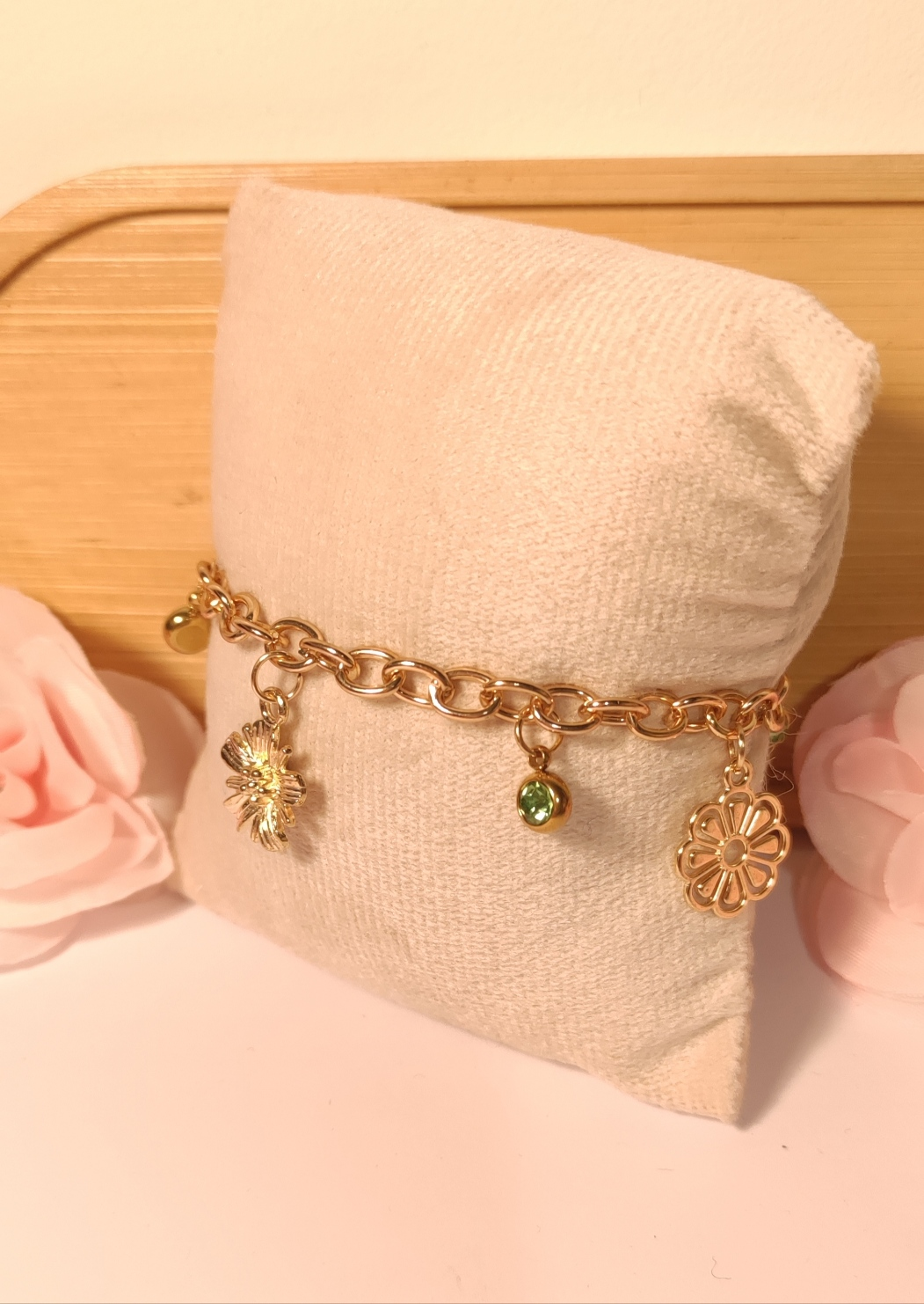 Bracelet Doré Charms Floraux et Pierres Vertes - Rêve de Rose