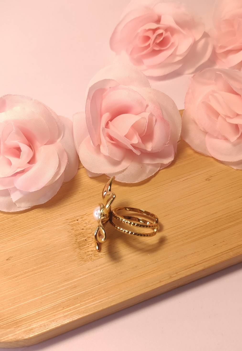 Bague Ajustable Dorée Fleur Perle de Culture Blanche - Rêve de Rose