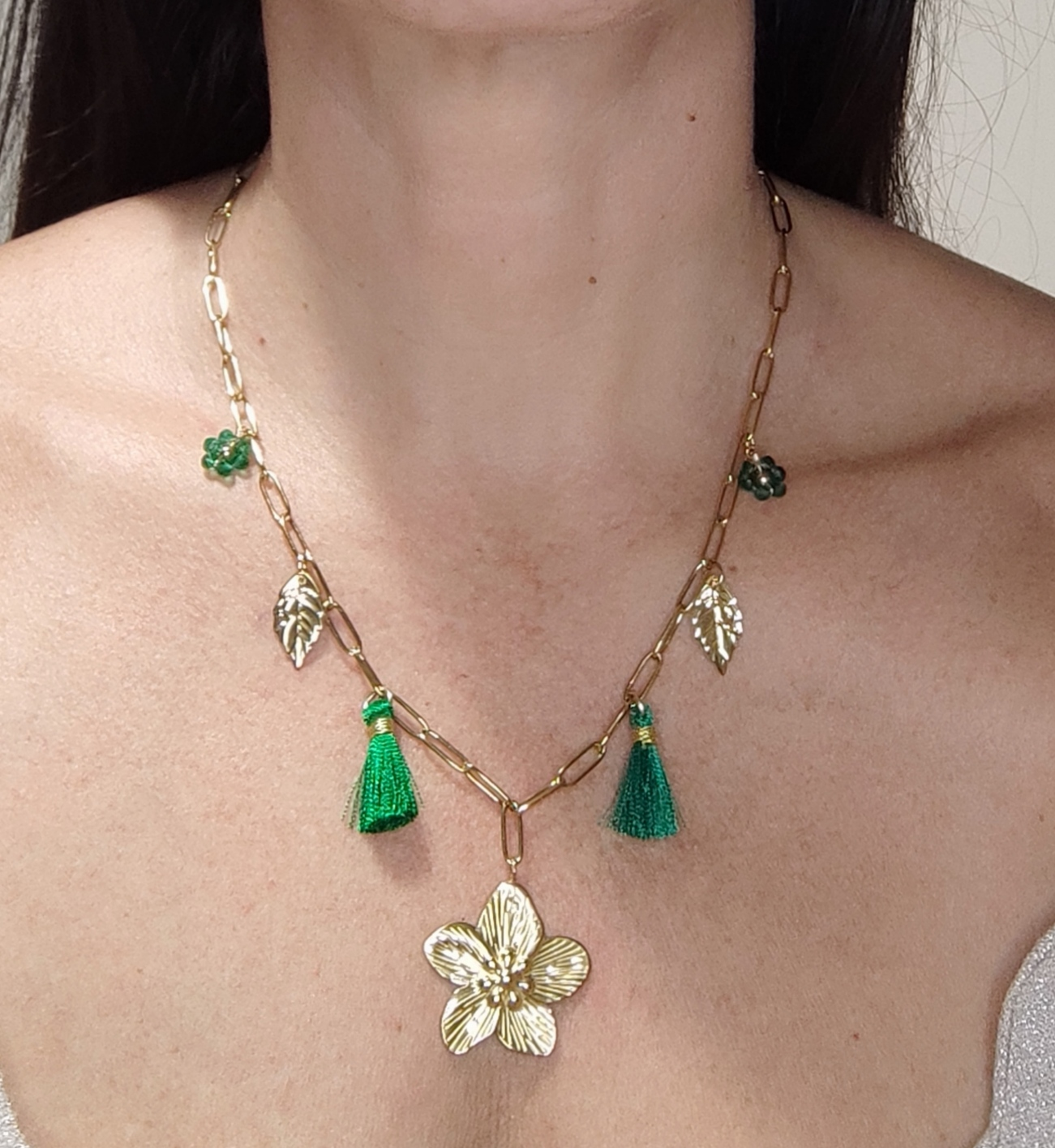 Collier Charms Doré Fleur & Pompons Verts - Acier Inoxydable - Rêve de Rose