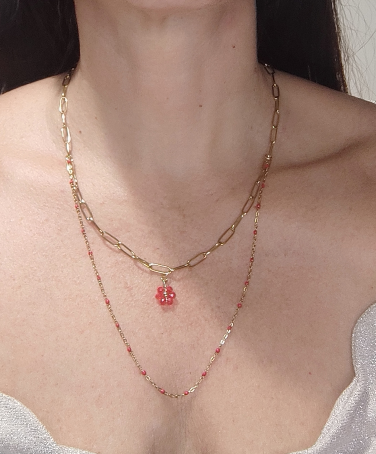 Collier Double Chaînes Dorées Perles Rouges et Fleur - Rêve de Rose