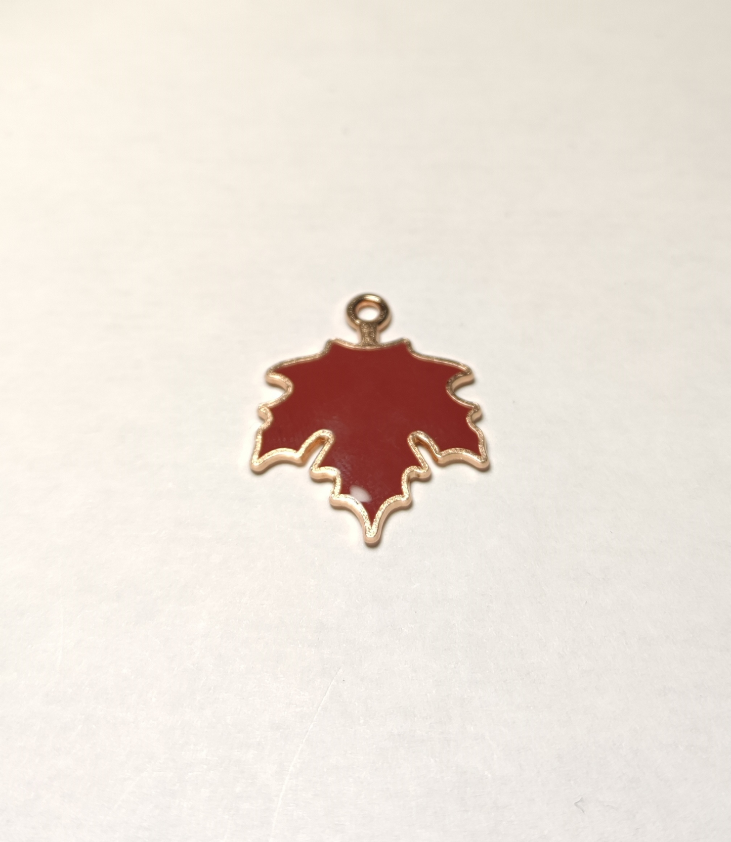 Charms feuille marron