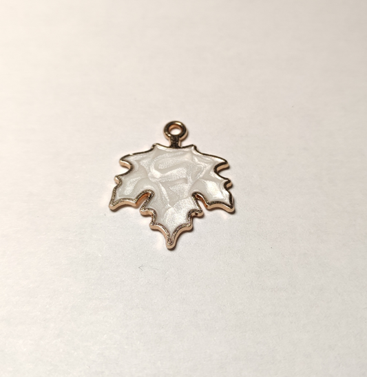 Charms feuille blanc nacré