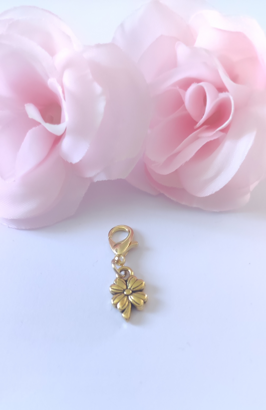 Charm petite fleur avec fermoir