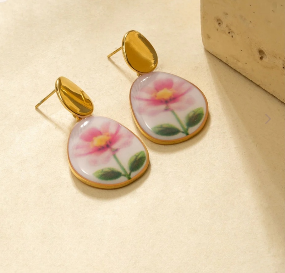 Boucles d'Oreilles Dorées Motif Floral Dessiné - Rêve de Rose