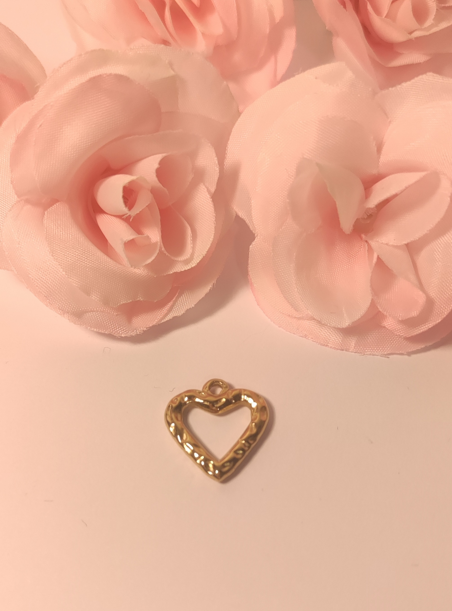 Charms cœur contour martelé