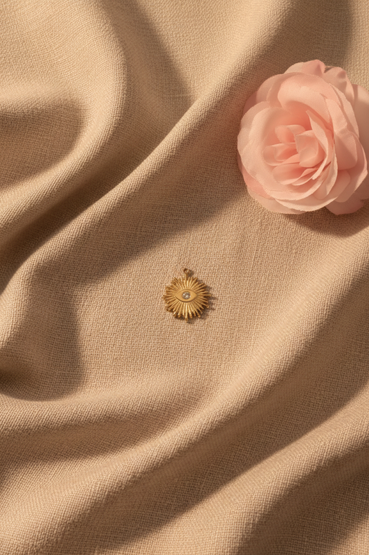 Charms rayon du soleil avec œil
