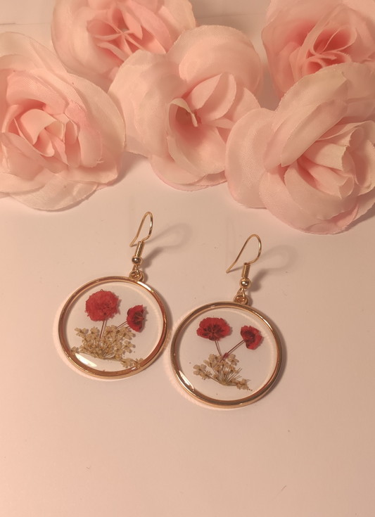 Boucles d'Oreilles Rondes Dorées Fleurs Séchées Rouges - Rêve de Rose