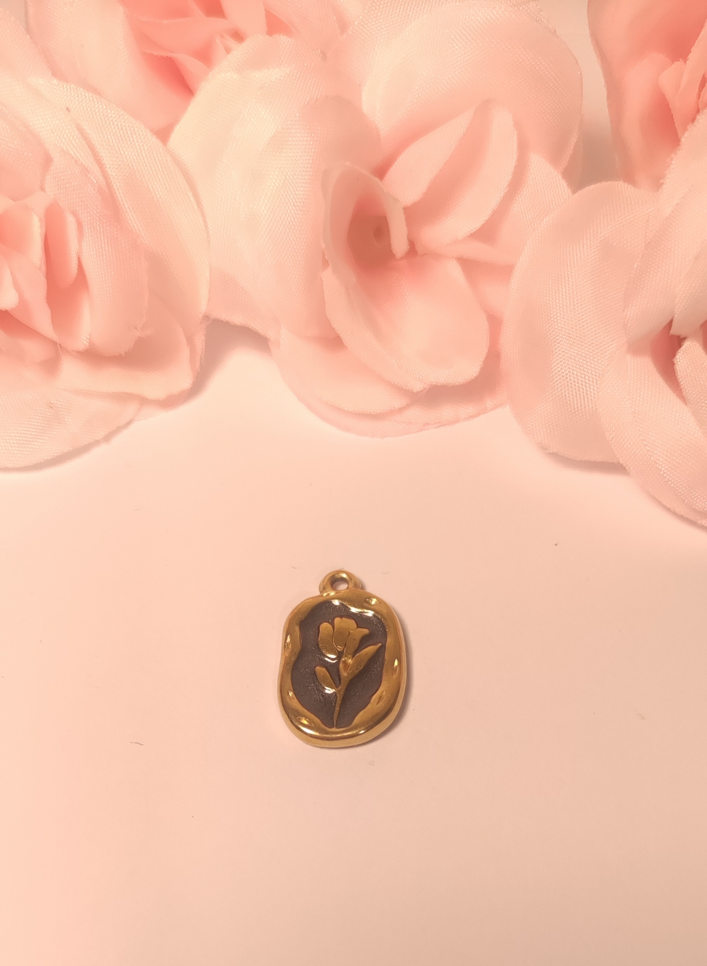 Charms vintage noir avec sa rose