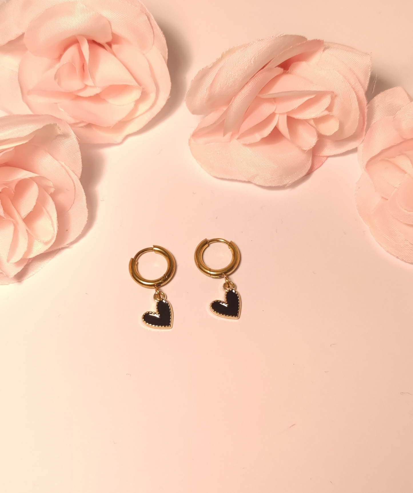 Boucles d'Oreilles Anneaux Dorés Petit Cœur Noir - Rêve de Rose