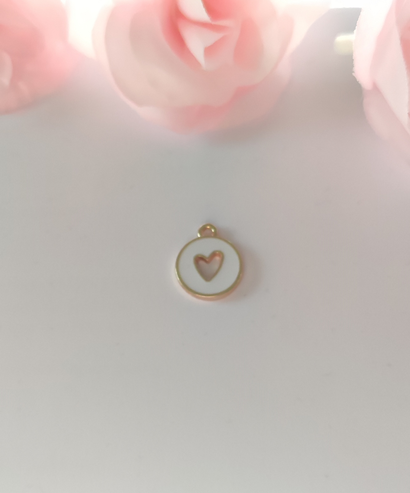 Charms rond cœur blanc