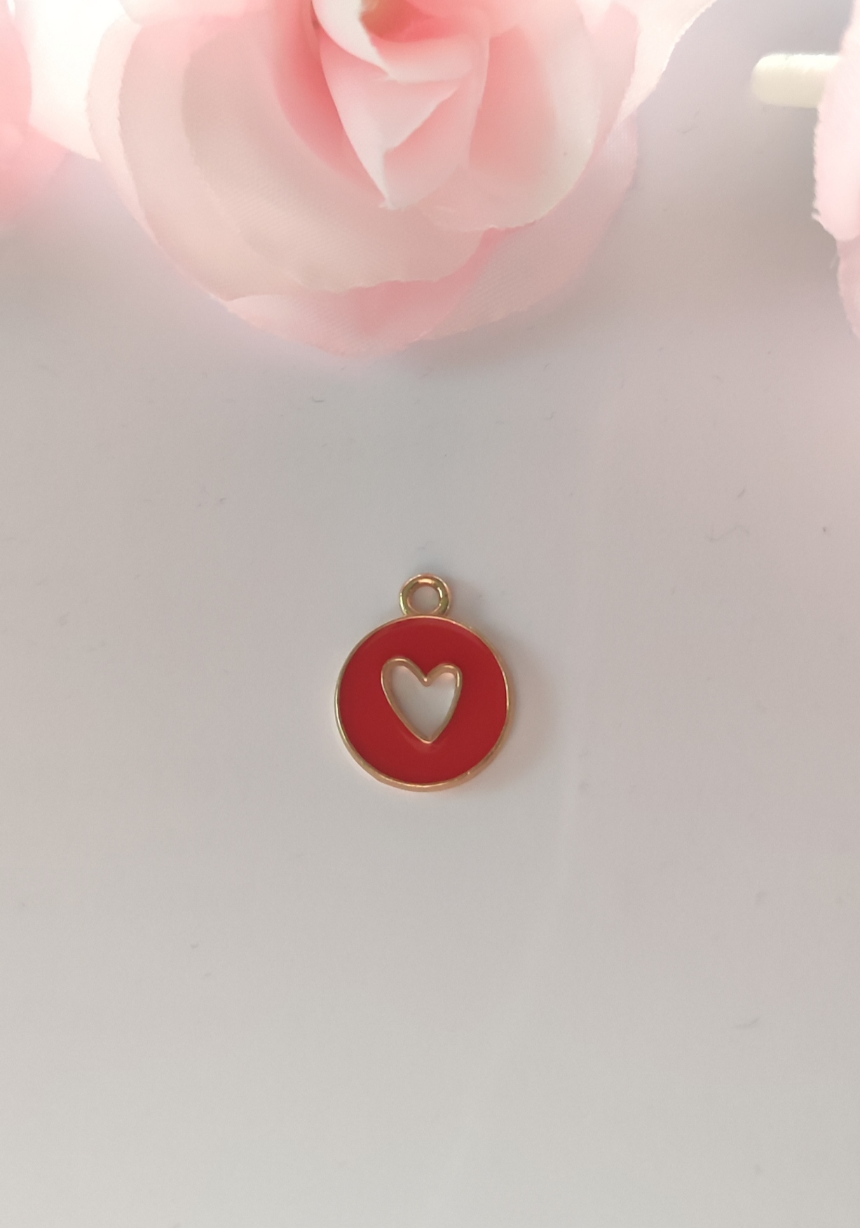 Charms rond cœur rouge