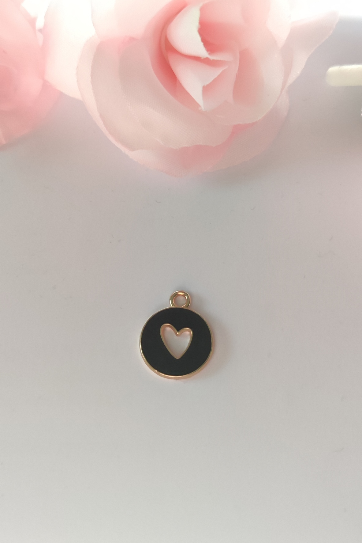 Charms rond noir cœur