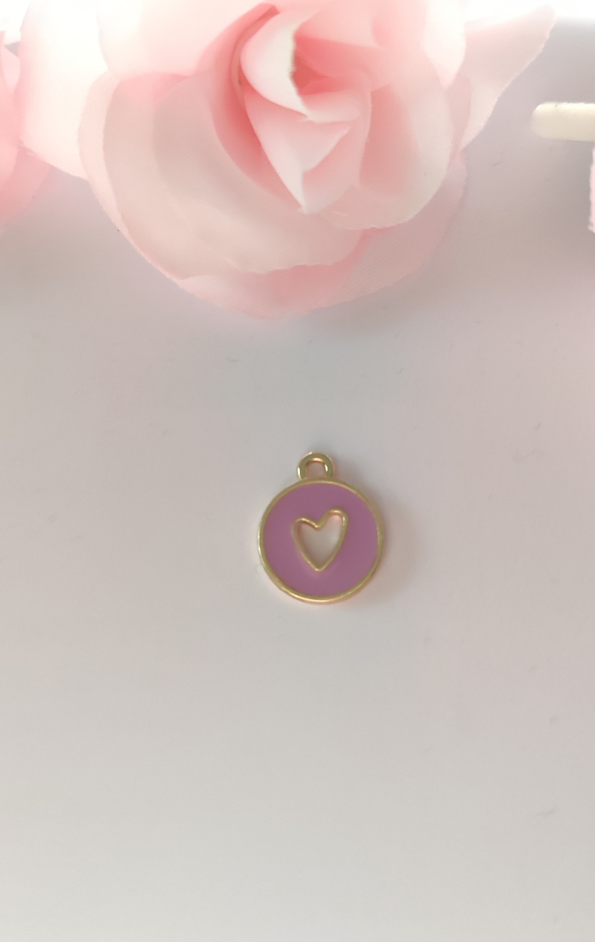 Charms rond violet cœur