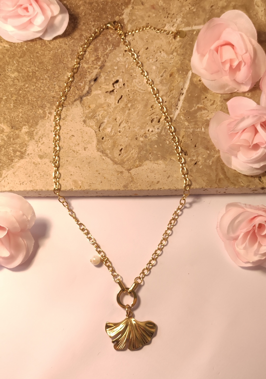 Collier Acier Inoxydable Doré Pendentif Fleur Ginkgo Perle Blanche - Rêve de Rose