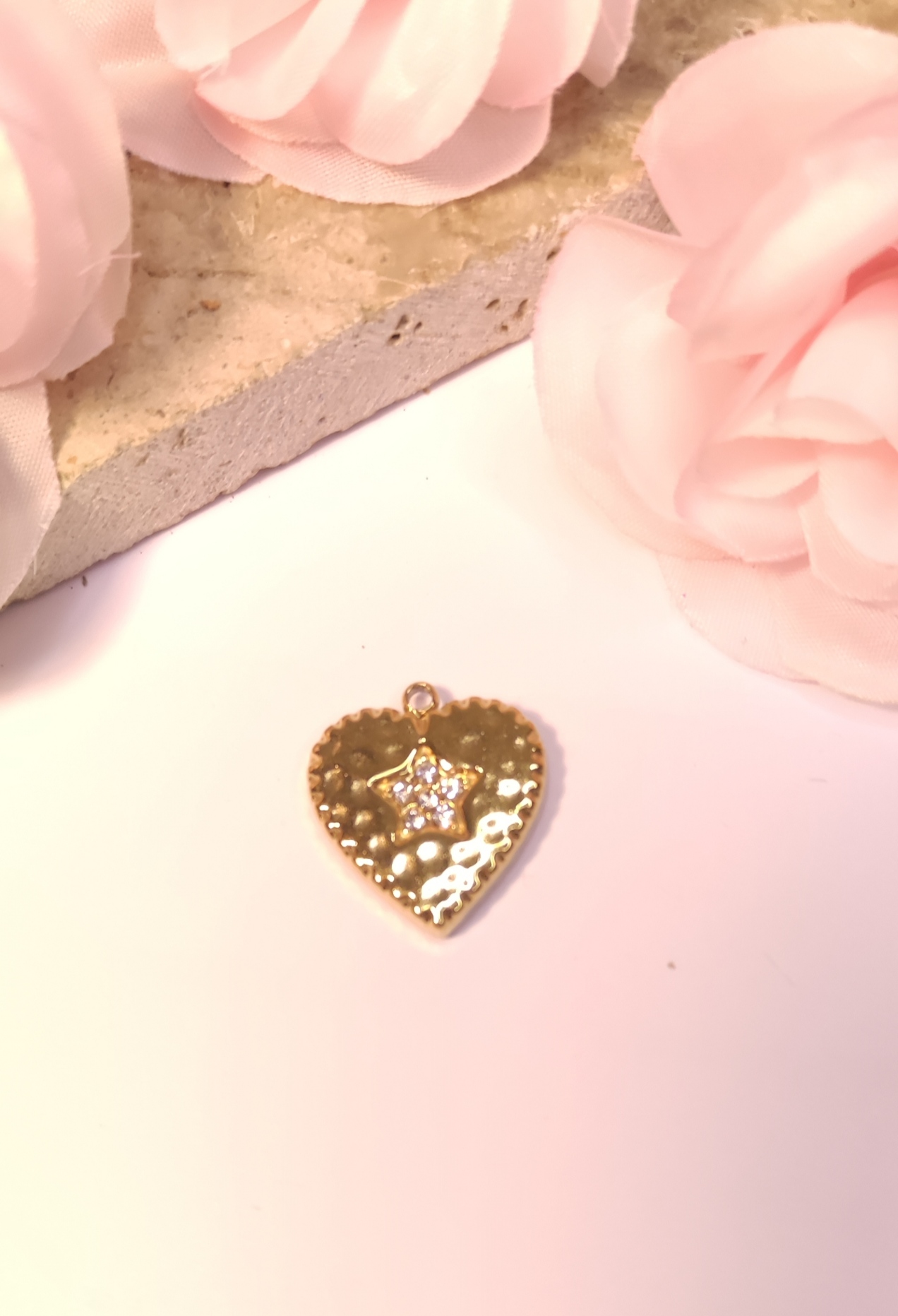 Charm Cœur Martelé Doré avec Etoile - Acier Inoxydable - Rêve de Rose