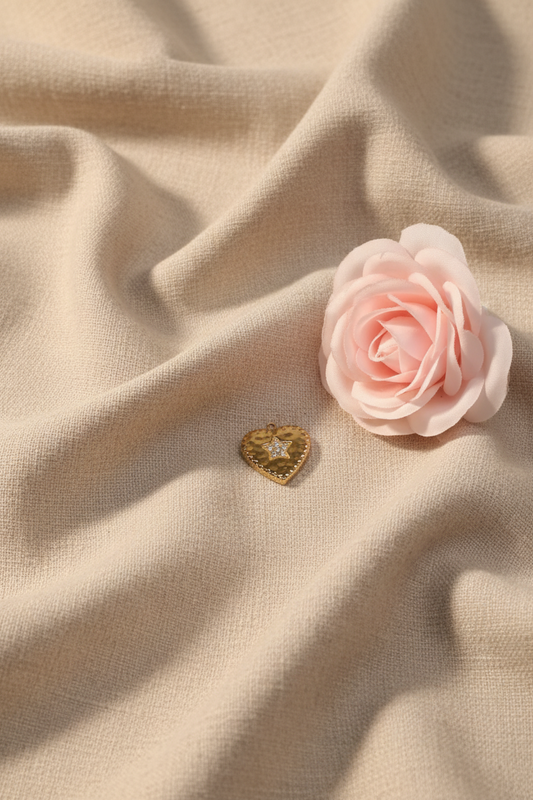 Charm Cœur Martelé Doré avec Etoile - Acier Inoxydable - Rêve de Rose