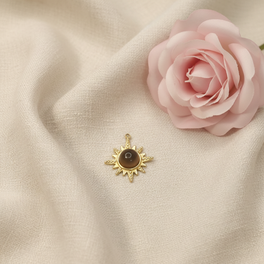 Charm Etoile Dorée avec Pierre Marron - Rêve de Rose