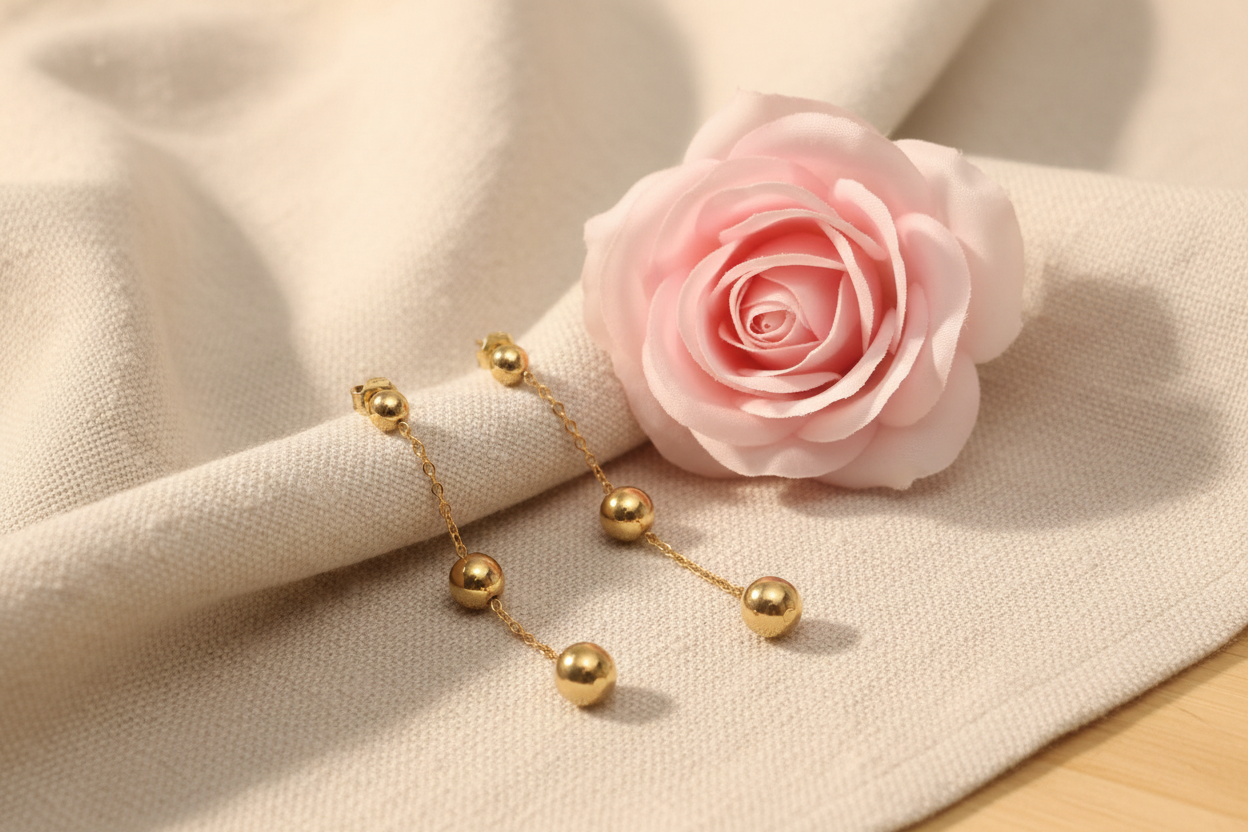 Boucles d'Oreilles Pendantes 3 Perles Dorées - Rêve de Rose