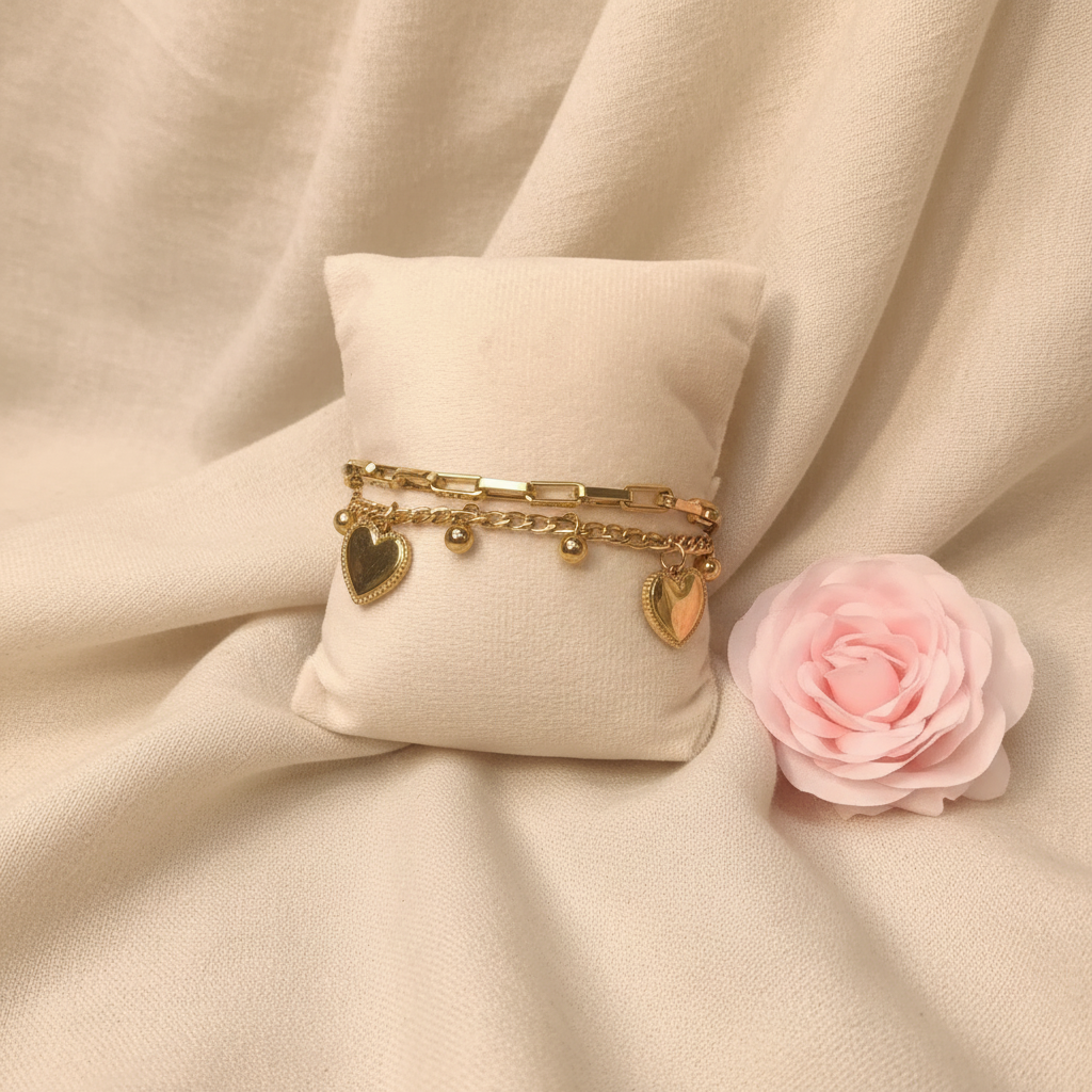 Bracelet double chaîne doré avec petites perles pendantes et des cœurs - Rêve de Rose