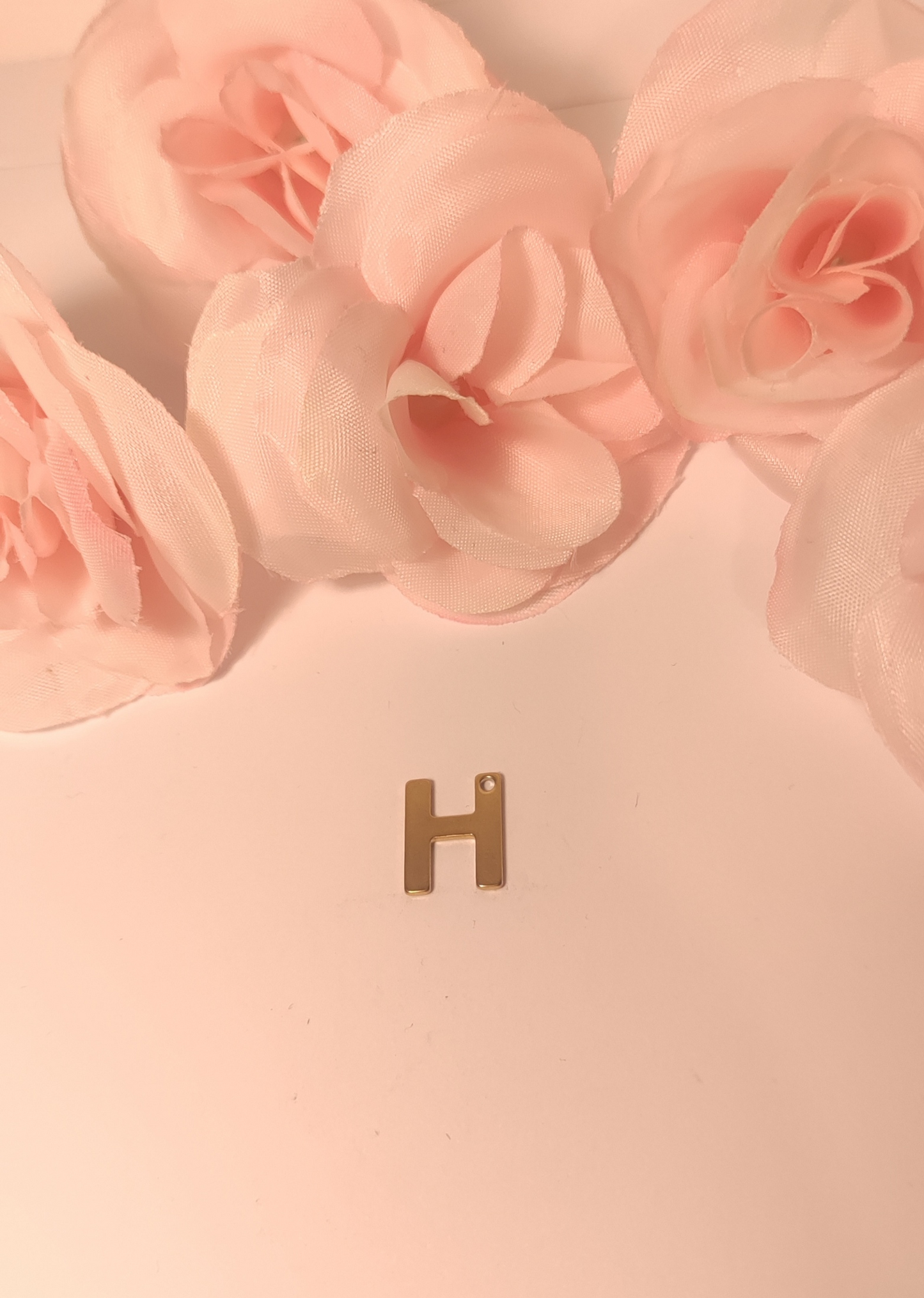 Charms lettre dorée H