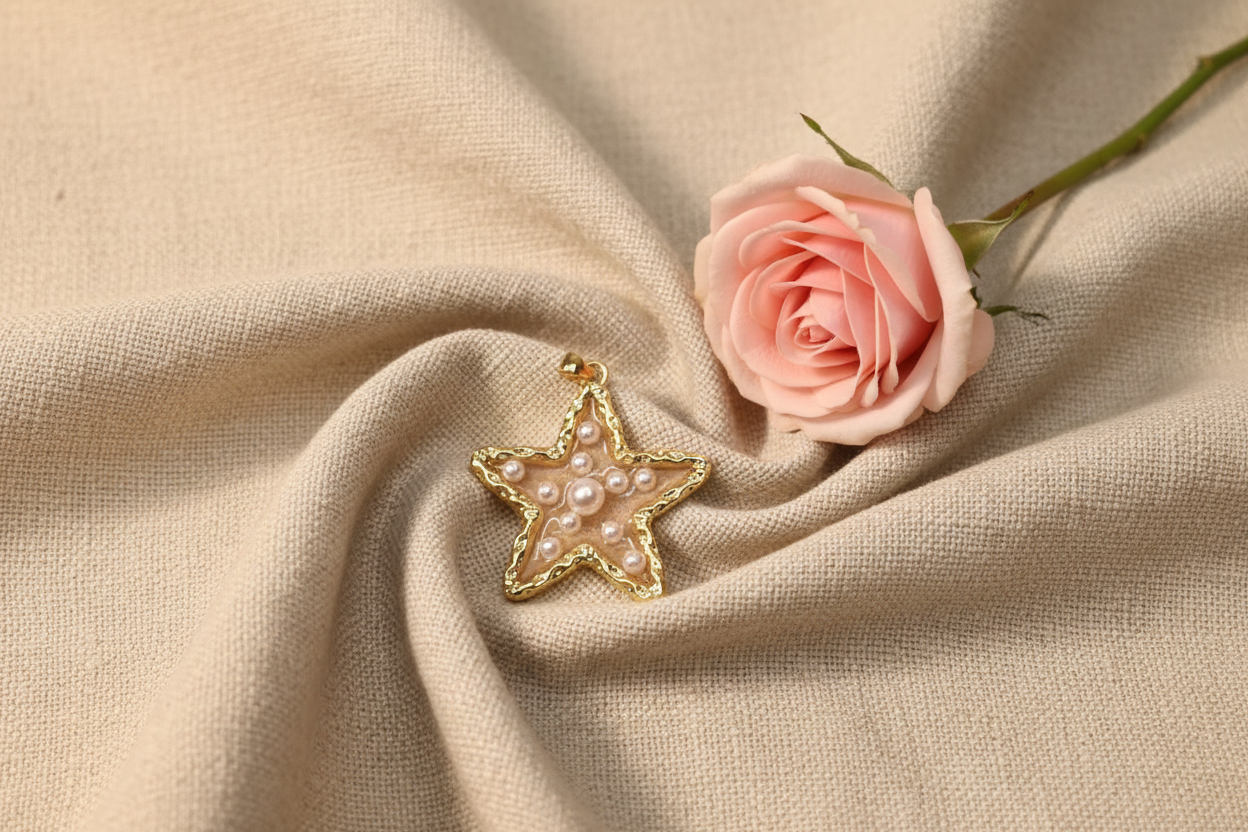 Charm Grosse Etoile avec Perles Blanches - Rêve de Rose