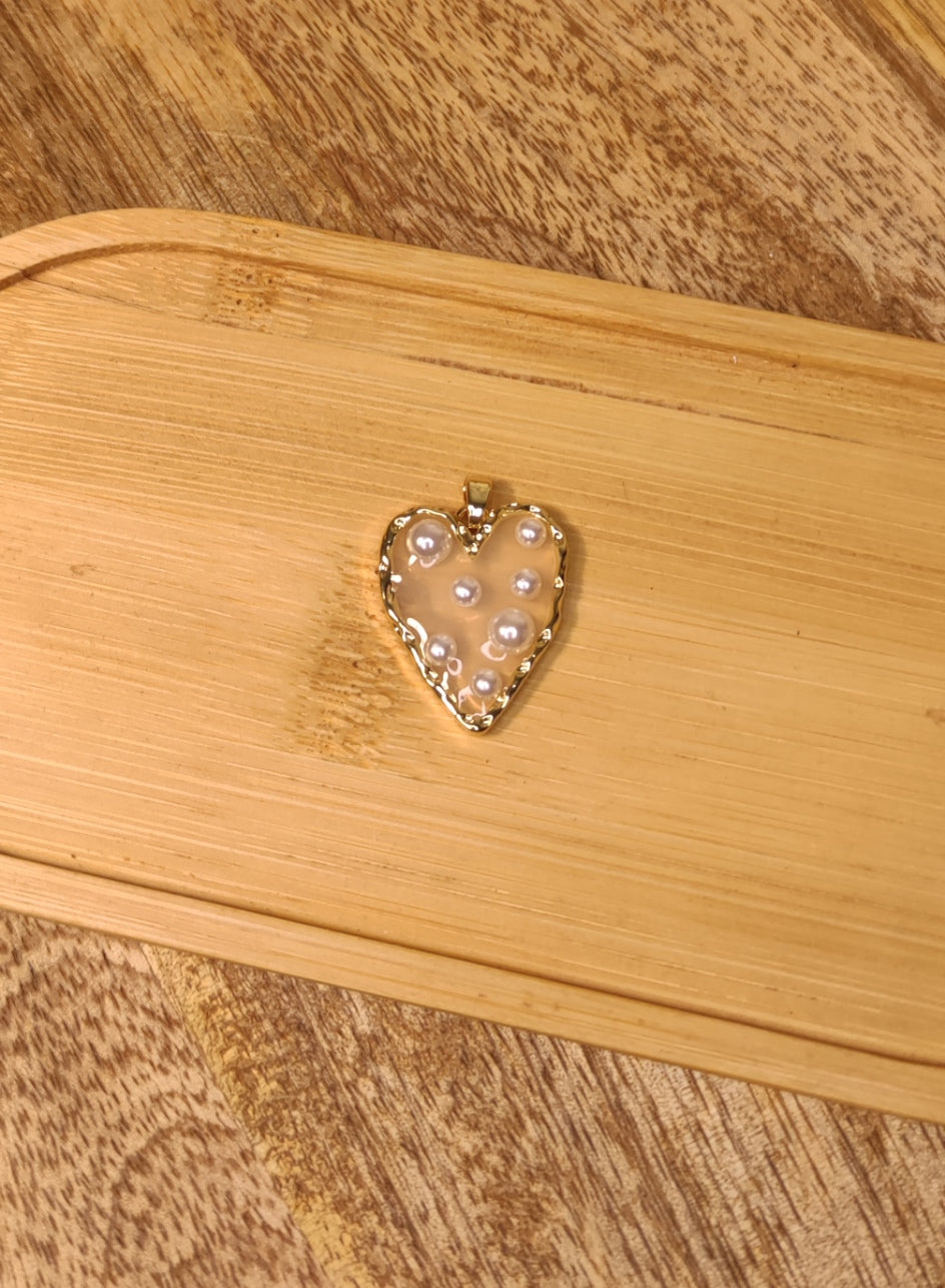 Charm Coeur Doré avec Perles Blanches 2.5 cm - Rêve de Rose