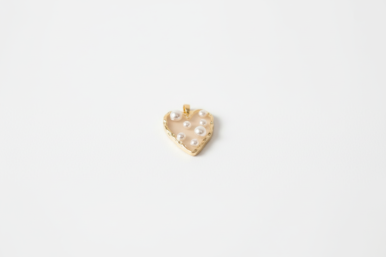Charm Coeur Doré avec Perles Blanches 2.5 cm - Rêve de Rose