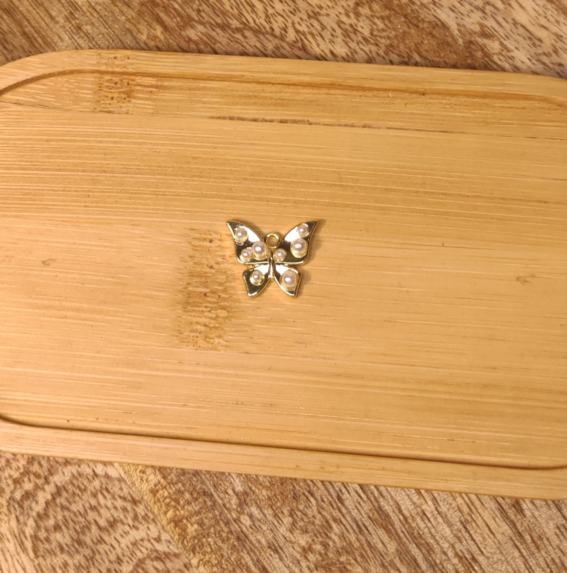 Charm Papillon doré avec Perles Blanches - Rêve de Rose